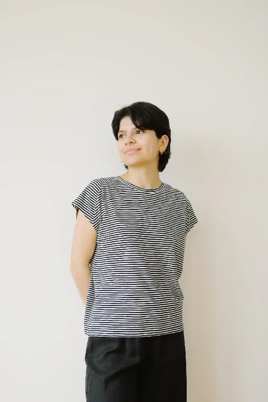 t-shirt - oneliaa striped - black/oatmilk