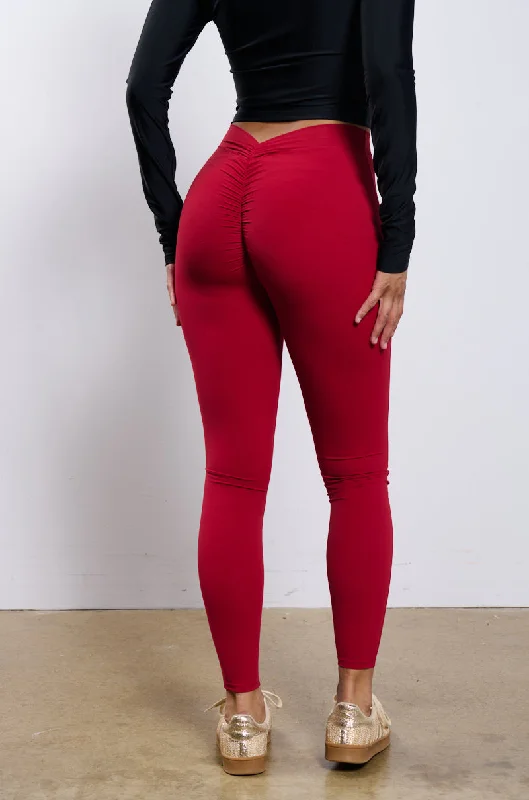 ON THE RUN RUCHED LEGGING IN RED